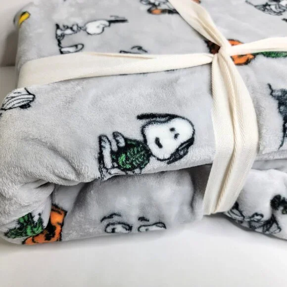 Peanuts Snoopy Halloween 60" x 90" - Twin VelvetSoft Mummy Berkshire Blanket NEW - Picture 9 of 9